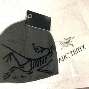 ARC’TERYX BEANIE HAT DARK GRAY BRAND NEW